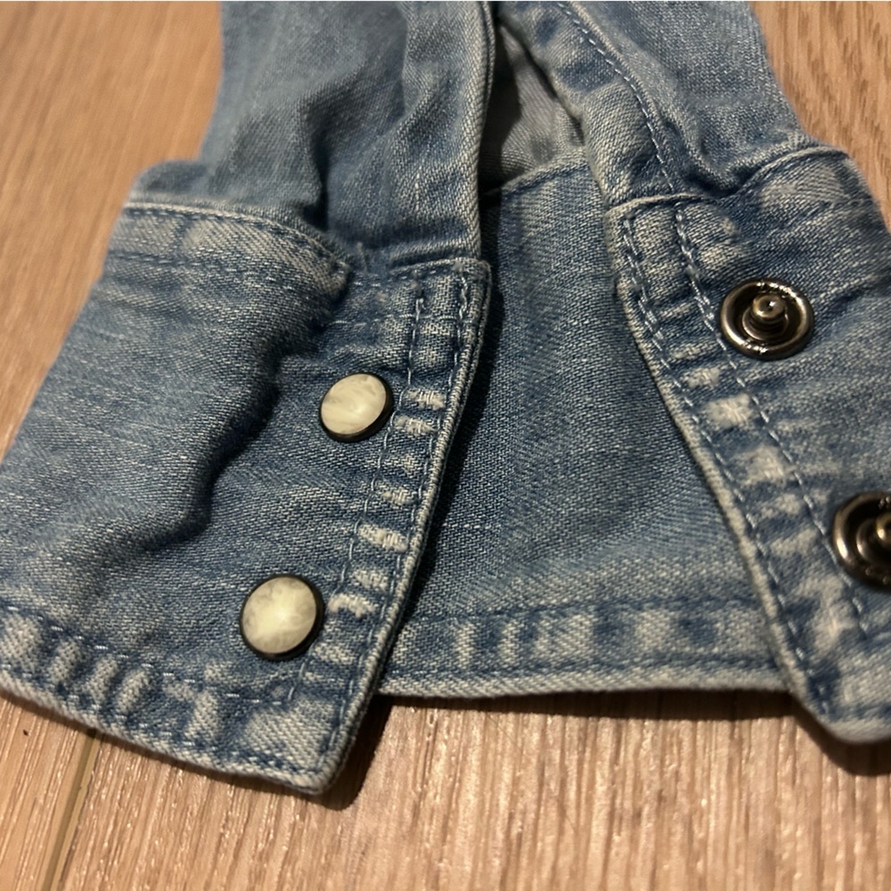 American Eagle Women’s Western 100% Cotton Denim button down shirt Size Small - Picture 3 of 6